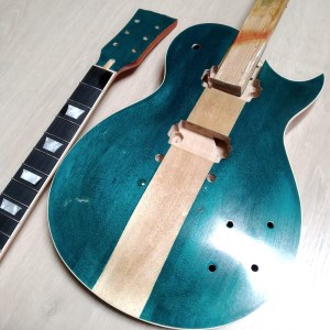 Harley Benton Electric Guitar Kit Single Cut (090 Vernis et polish terminés)